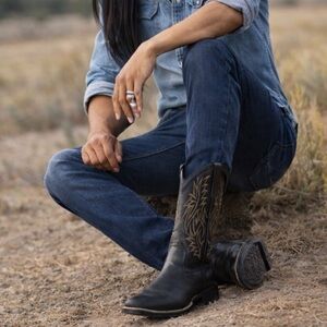 Brand New ARIAT Leather Cowboy Boots in Black Deertan Size 11